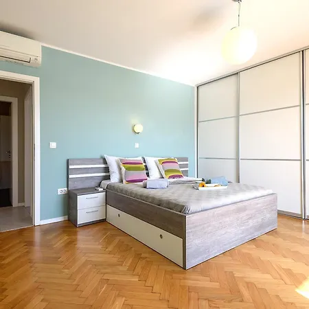 Deluxe Oskar Zadar